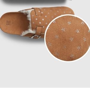 Adorable gap kids shoes size 5